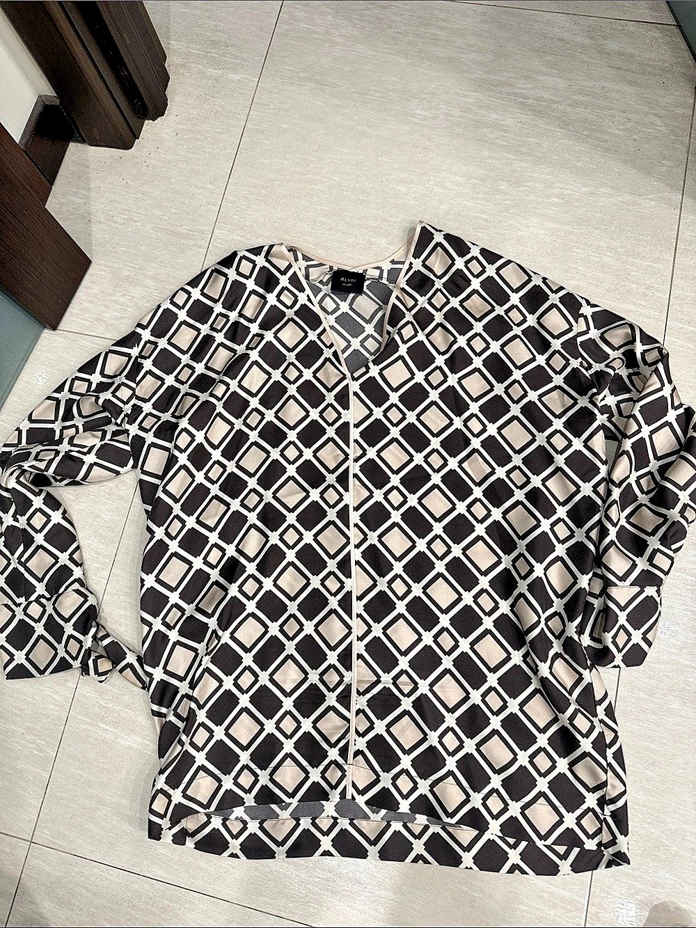 ALYSI - Women's Geometric Blouse in Brown & Beige Like New